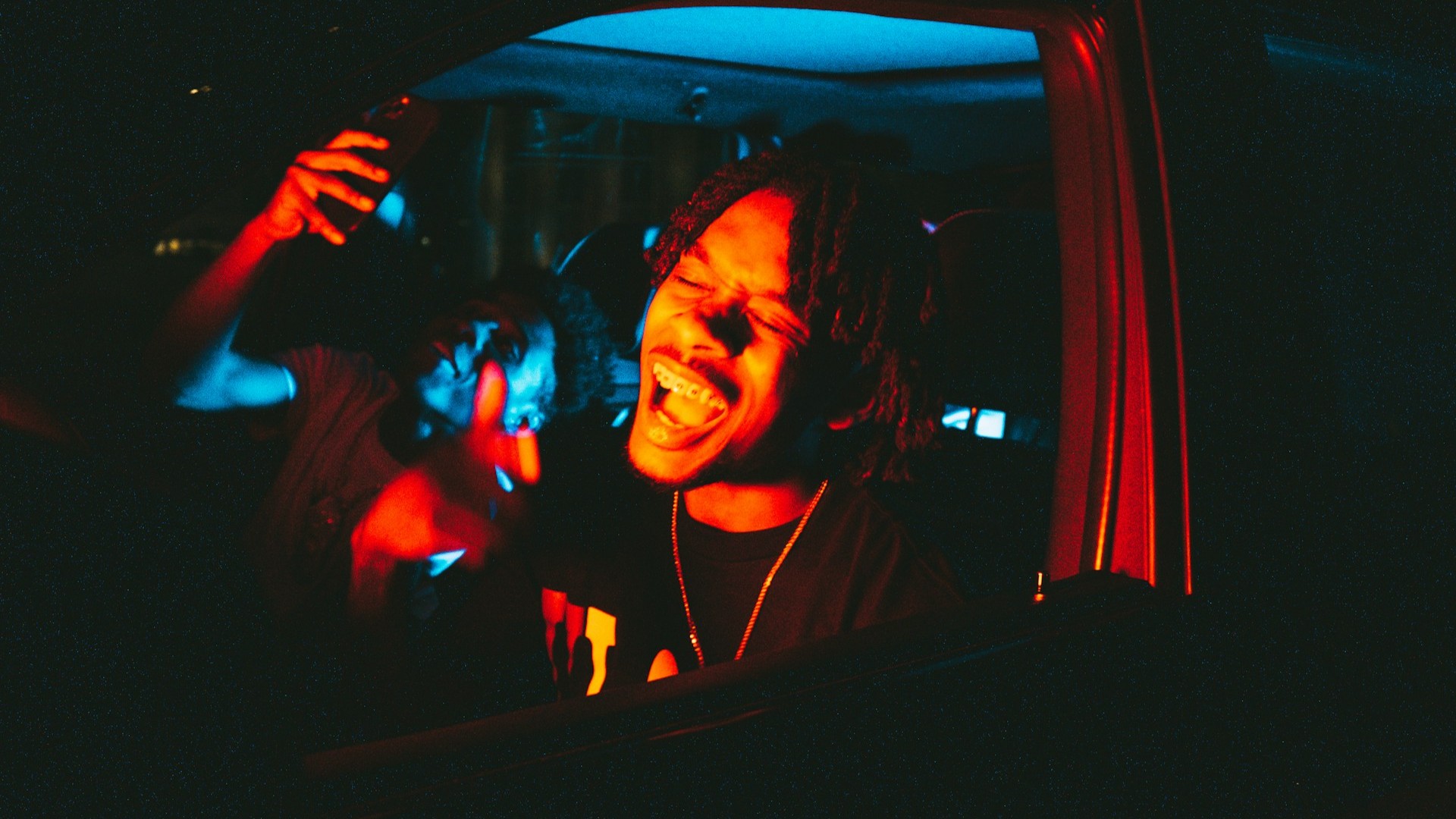 Hoe muziek je rijervaring beïnvloedt tijdens lange autoritten